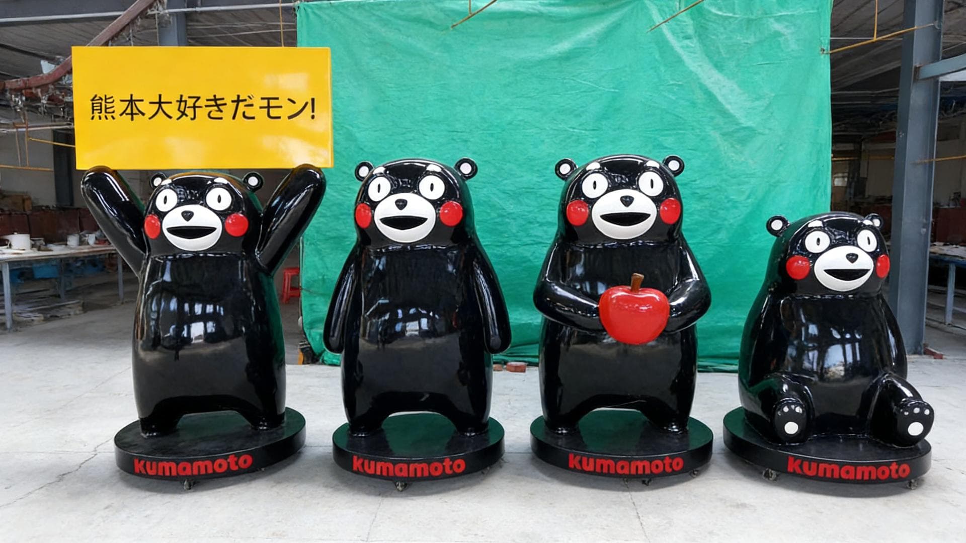 熊本熊IP玻璃钢雕塑系列 · 商业美陈互动装置