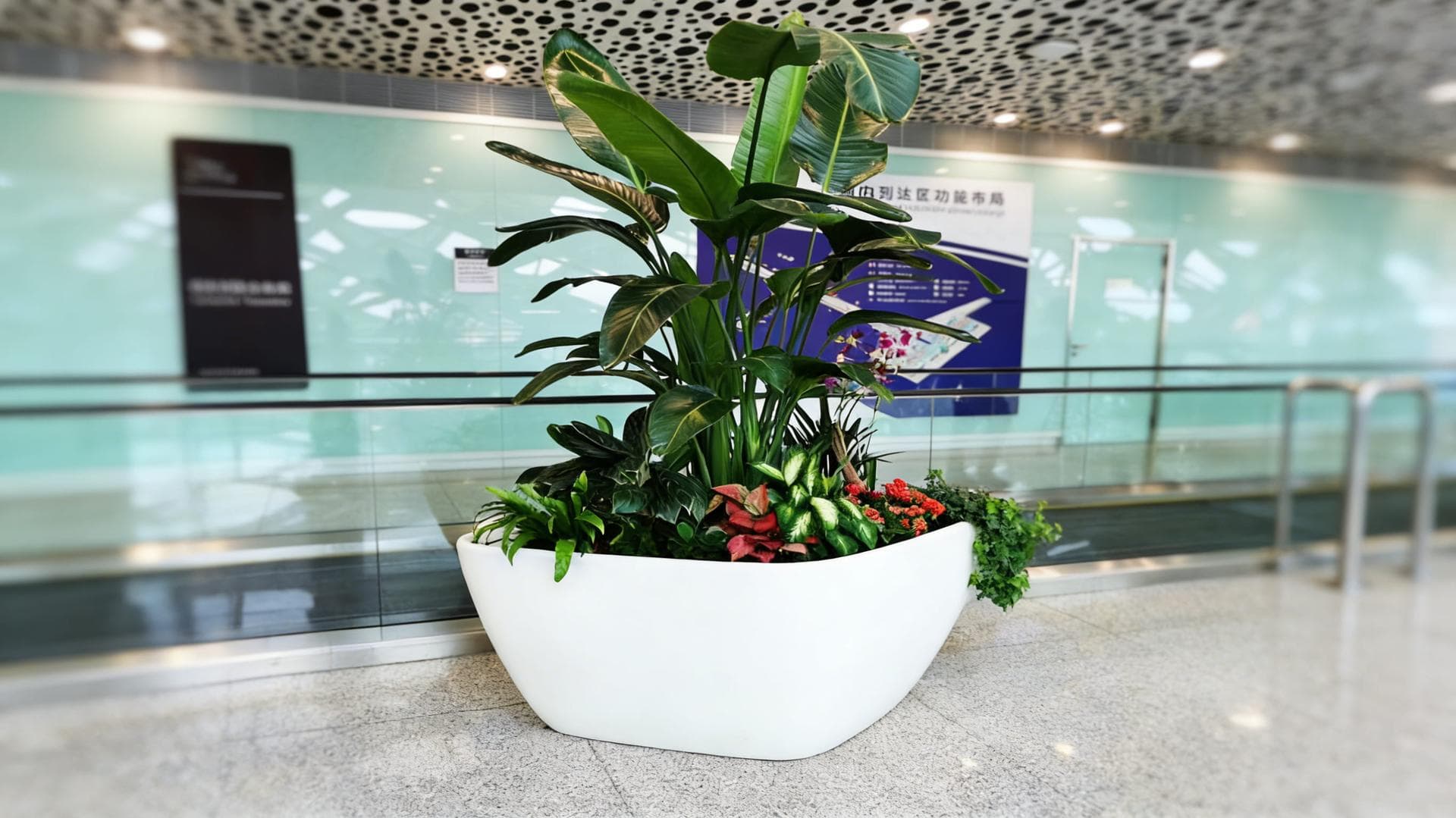 FRP绿植容器 · 交通枢纽空间景观